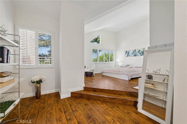 18730 Hatteras 48, Tarzana, CA 91356