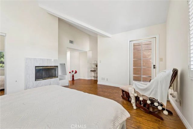 18730 Hatteras 48, Tarzana, CA 91356