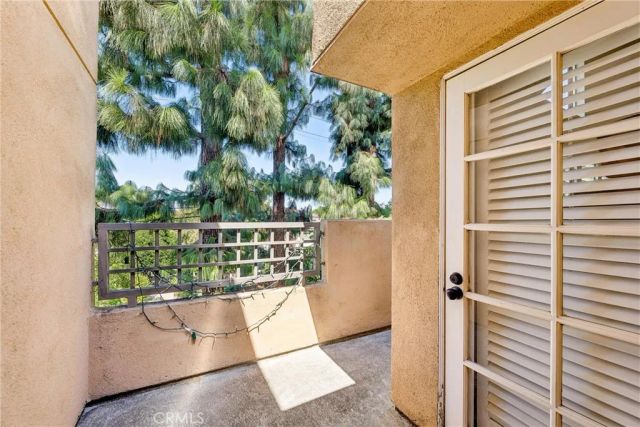 18730 Hatteras 48, Tarzana, CA 91356