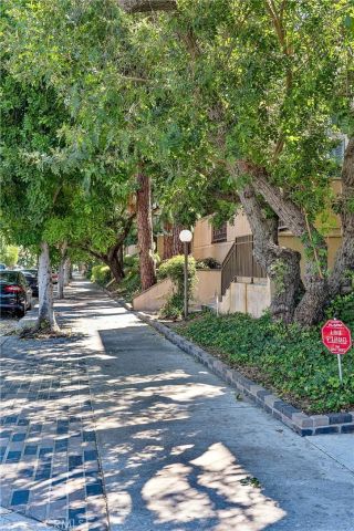 18730 Hatteras 48, Tarzana, CA 91356