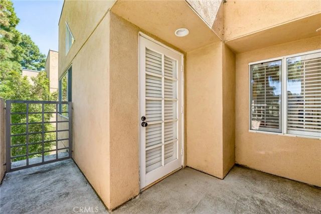 18730 Hatteras 48, Tarzana, CA 91356