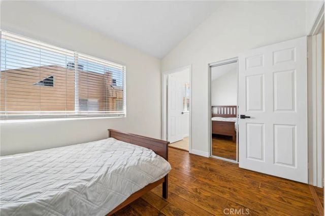 18730 Hatteras 48, Tarzana, CA 91356
