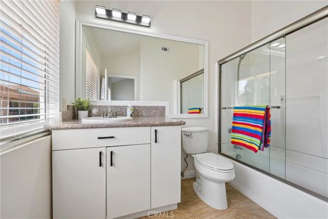 18730 Hatteras 48, Tarzana, CA 91356