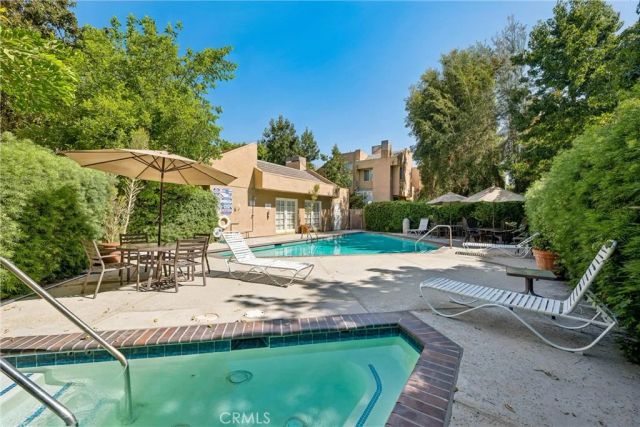 18730 Hatteras 48, Tarzana, CA 91356