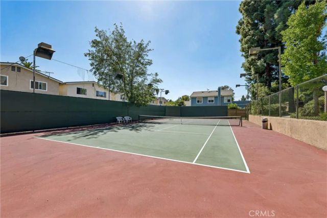 18730 Hatteras 48, Tarzana, CA 91356