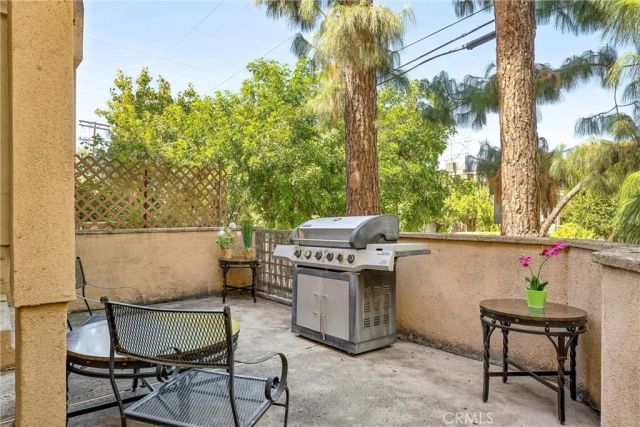 18730 Hatteras 48, Tarzana, CA 91356