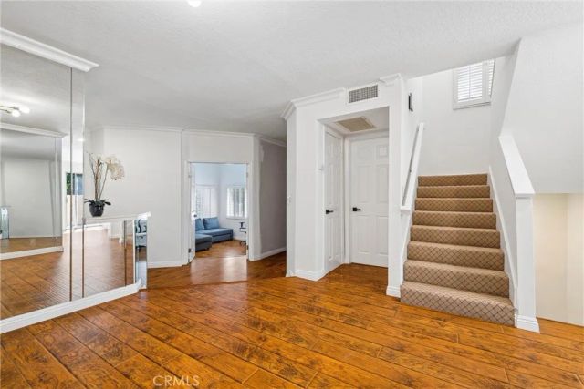 18730 Hatteras 48, Tarzana, CA 91356