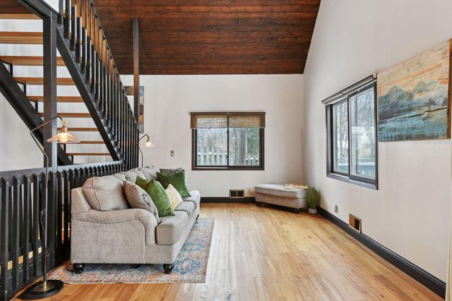 10 Birch Bluff Road, Tonka Bay, MN 55331