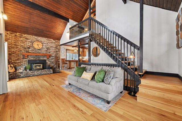 10 Birch Bluff Road, Tonka Bay, MN 55331