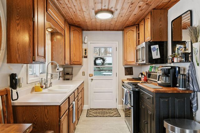 10 Birch Bluff Road, Tonka Bay, MN 55331