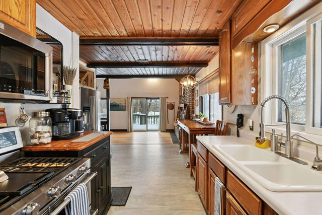 10 Birch Bluff Road, Tonka Bay, MN 55331