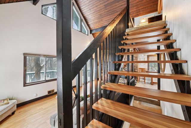 10 Birch Bluff Road, Tonka Bay, MN 55331