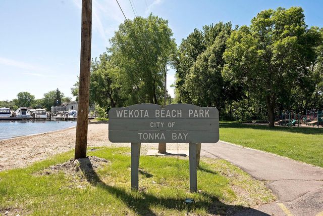 10 Birch Bluff Road, Tonka Bay, MN 55331