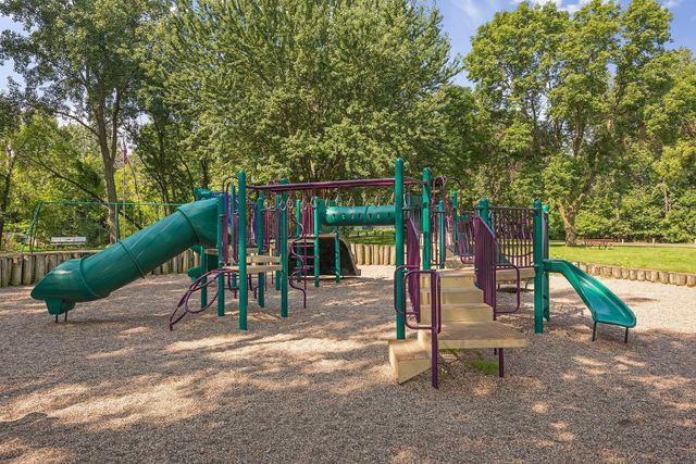 10 Birch Bluff Road, Tonka Bay, MN 55331