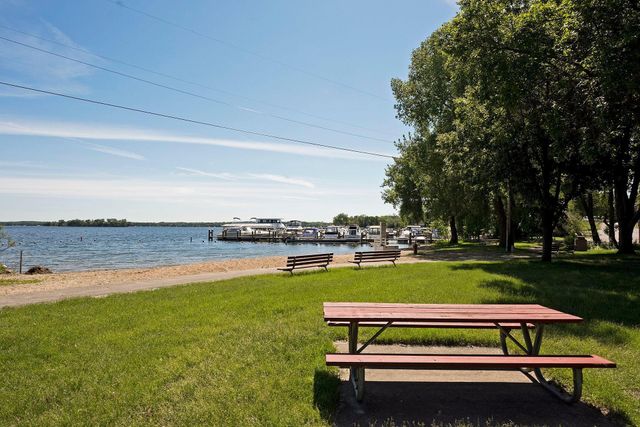 10 Birch Bluff Road, Tonka Bay, MN 55331