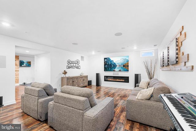 822 REDWOOD DR, Westminster, MD 21157