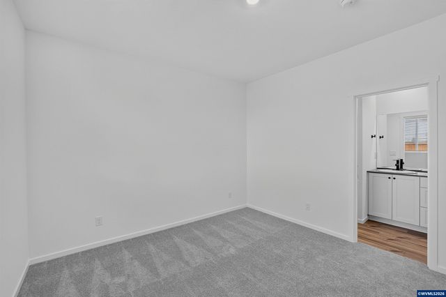 1056 Cardinal St, Woodburn, OR 97071