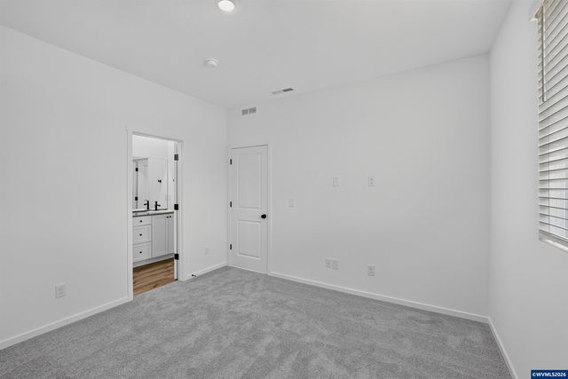 1056 Cardinal St, Woodburn, OR 97071