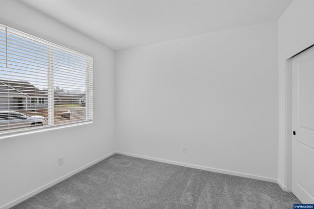 1056 Cardinal St, Woodburn, OR 97071
