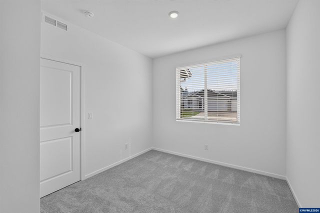 1056 Cardinal St, Woodburn, OR 97071
