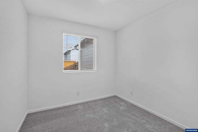 1056 Cardinal St, Woodburn, OR 97071