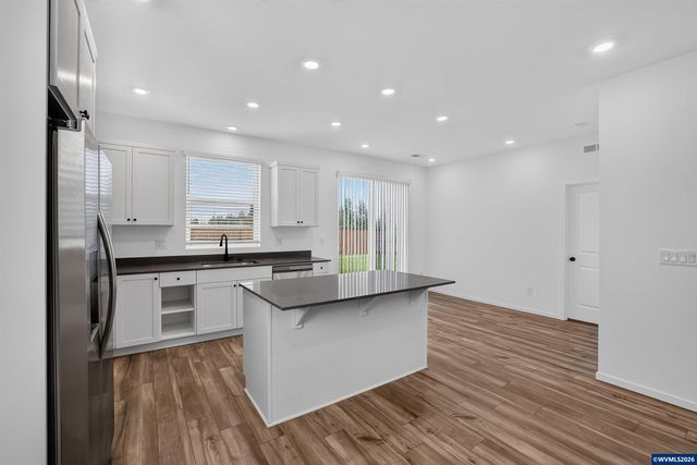 1056 Cardinal St, Woodburn, OR 97071