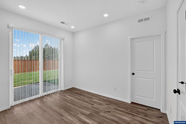1056 Cardinal St, Woodburn, OR 97071
