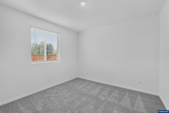 1056 Cardinal St, Woodburn, OR 97071
