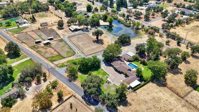 8720 Tavernor Rd, Wilton, CA 95693