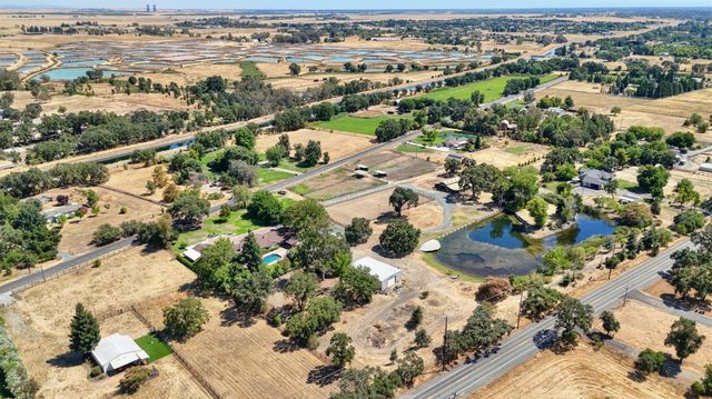 8720 Tavernor Rd, Wilton, CA 95693