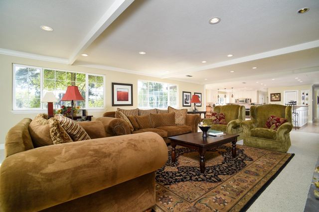 8720 Tavernor Rd, Wilton, CA 95693