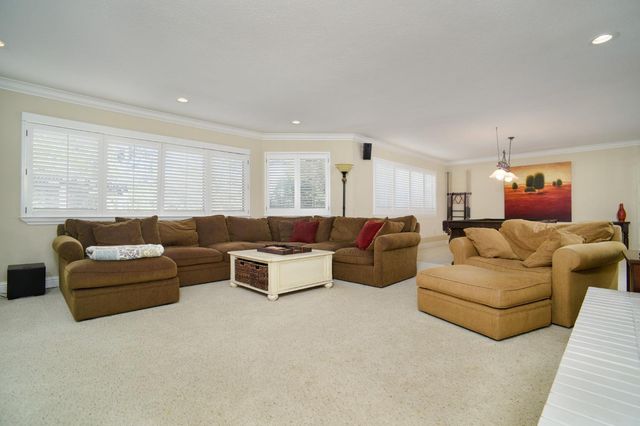 8720 Tavernor Rd, Wilton, CA 95693