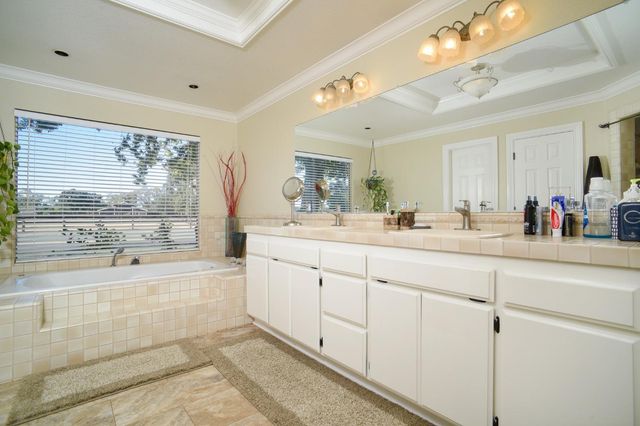 8720 Tavernor Rd, Wilton, CA 95693