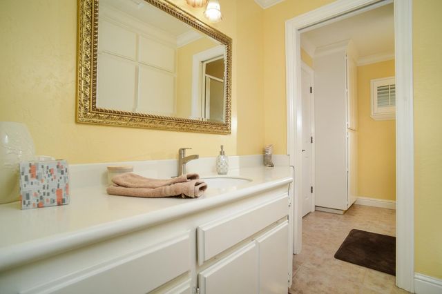 8720 Tavernor Rd, Wilton, CA 95693