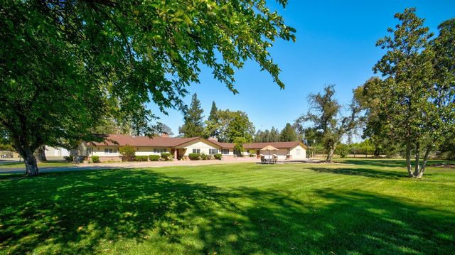 8720 Tavernor Rd, Wilton, CA 95693