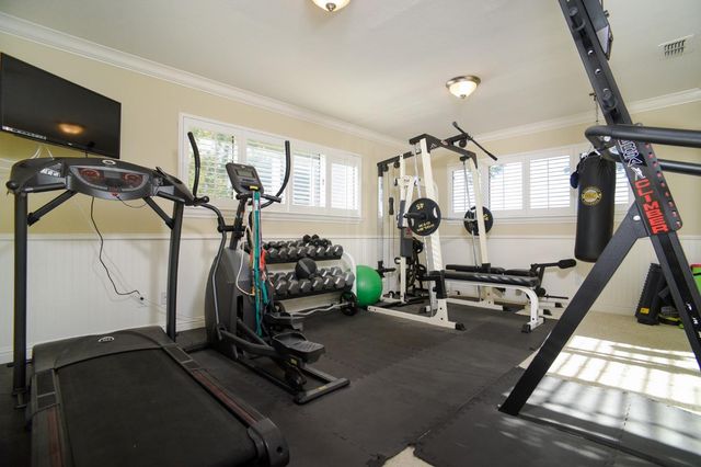 8720 Tavernor Rd, Wilton, CA 95693