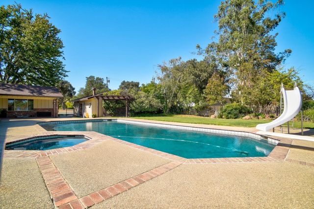 8720 Tavernor Rd, Wilton, CA 95693