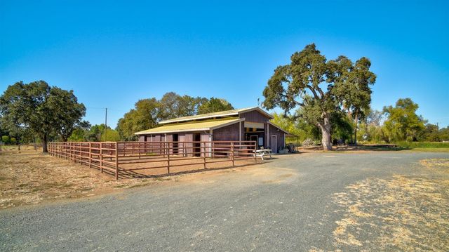 8720 Tavernor Rd, Wilton, CA 95693