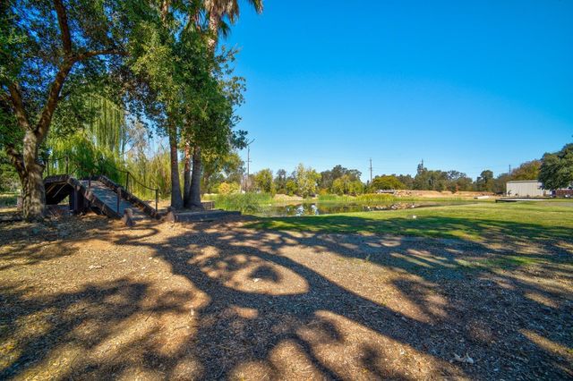 8720 Tavernor Rd, Wilton, CA 95693
