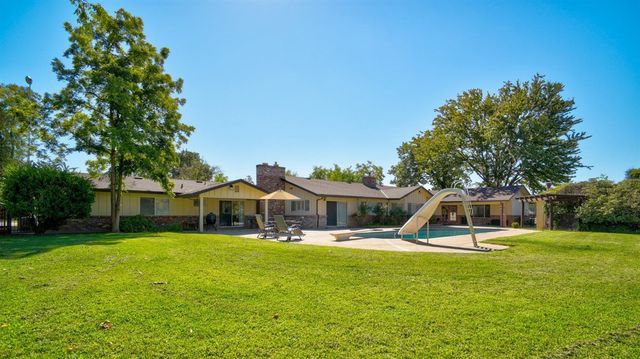 8720 Tavernor Rd, Wilton, CA 95693