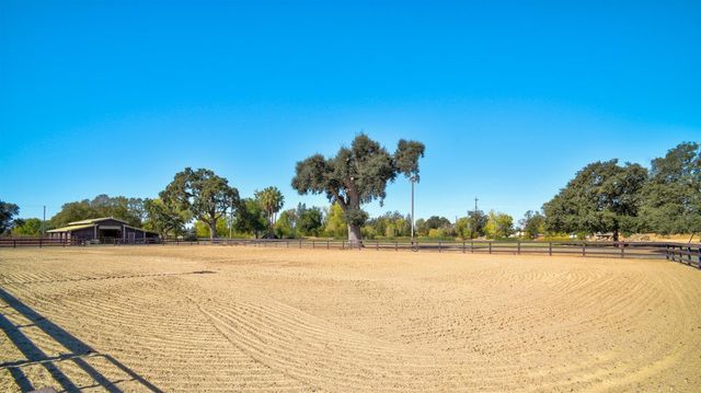 8720 Tavernor Rd, Wilton, CA 95693