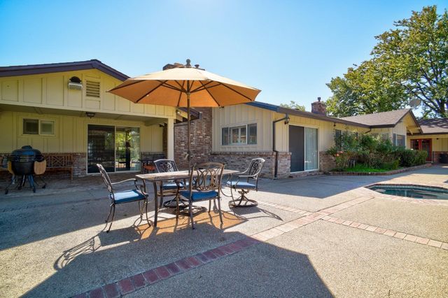 8720 Tavernor Rd, Wilton, CA 95693