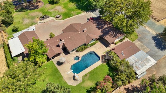 8720 Tavernor Rd, Wilton, CA 95693