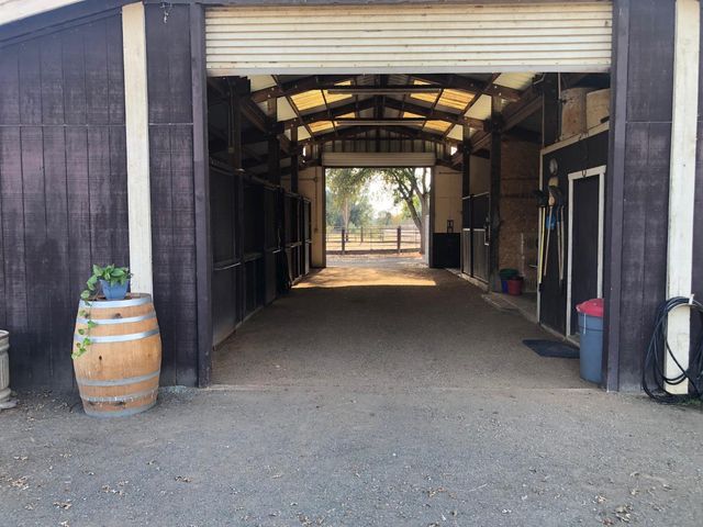 8720 Tavernor Rd, Wilton, CA 95693