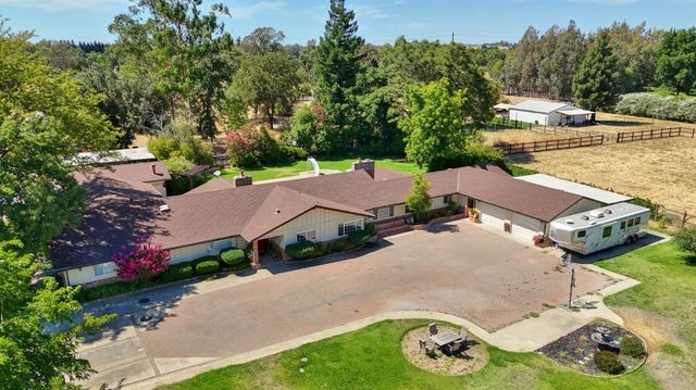8720 Tavernor Rd, Wilton, CA 95693