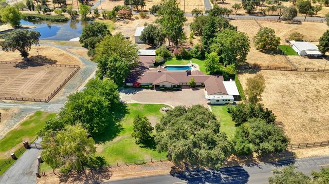 8720 Tavernor Rd, Wilton, CA 95693