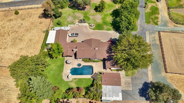 8720 Tavernor Rd, Wilton, CA 95693