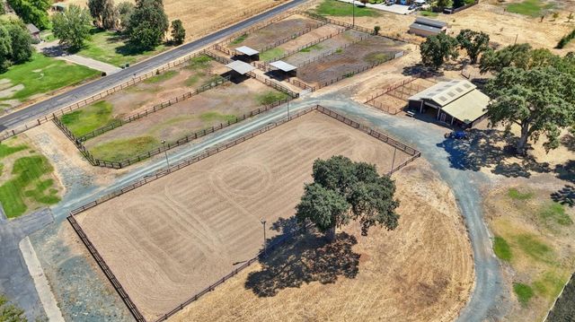 8720 Tavernor Rd, Wilton, CA 95693