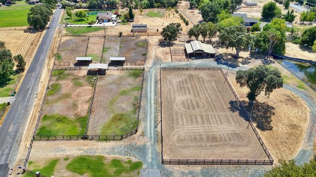 8720 Tavernor Rd, Wilton, CA 95693