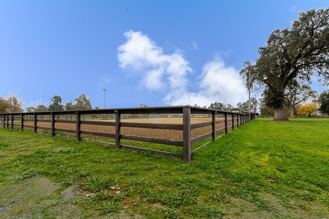8720 Tavernor Rd, Wilton, CA 95693